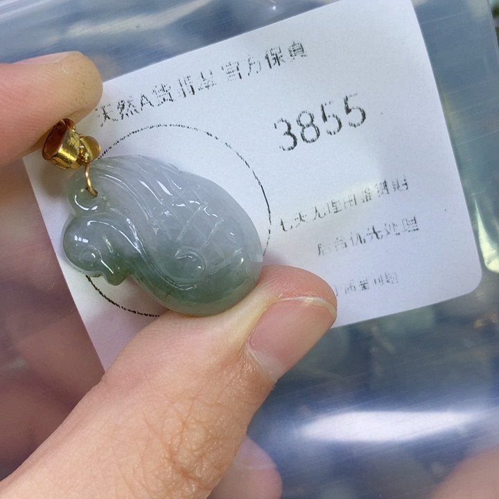 翡翠挂件未镶嵌翡翠