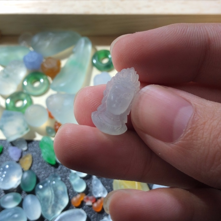 定制翡翠未镶嵌挂件