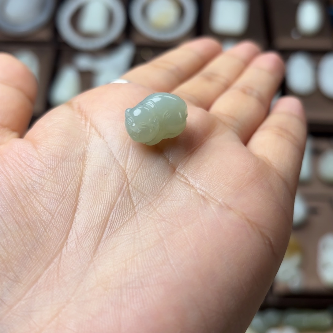 和田玉颈饰未镶嵌?**✨