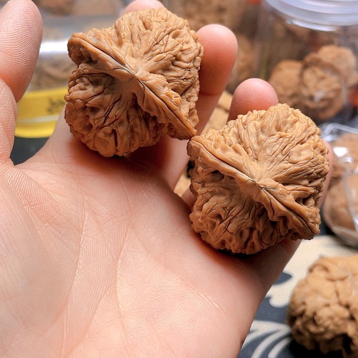 文玩核桃吊坠南疆石一对