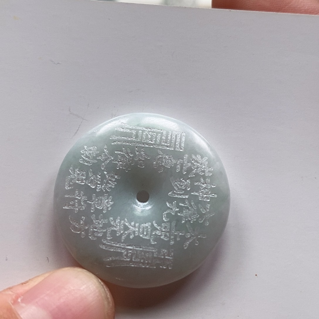 翡翠挂件未镶嵌翡翠