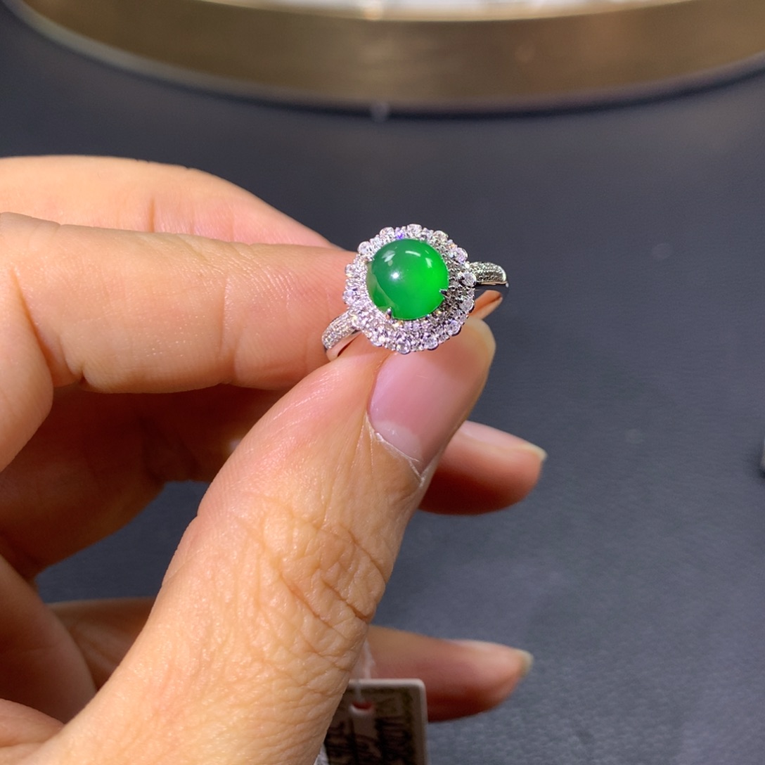 翡翠戒指18K金镶嵌翡翠