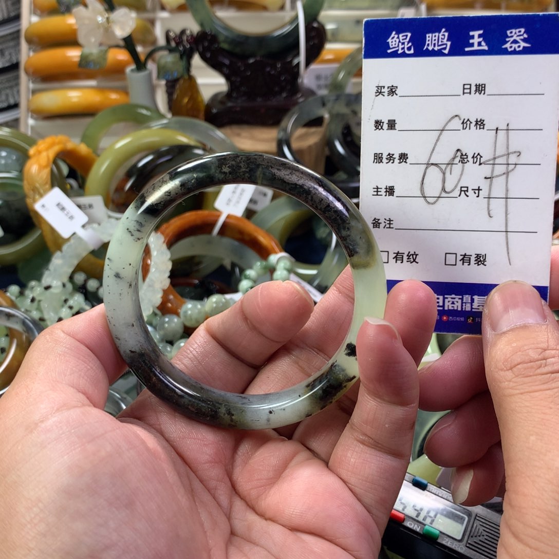 蛇纹石玉手镯未镶嵌