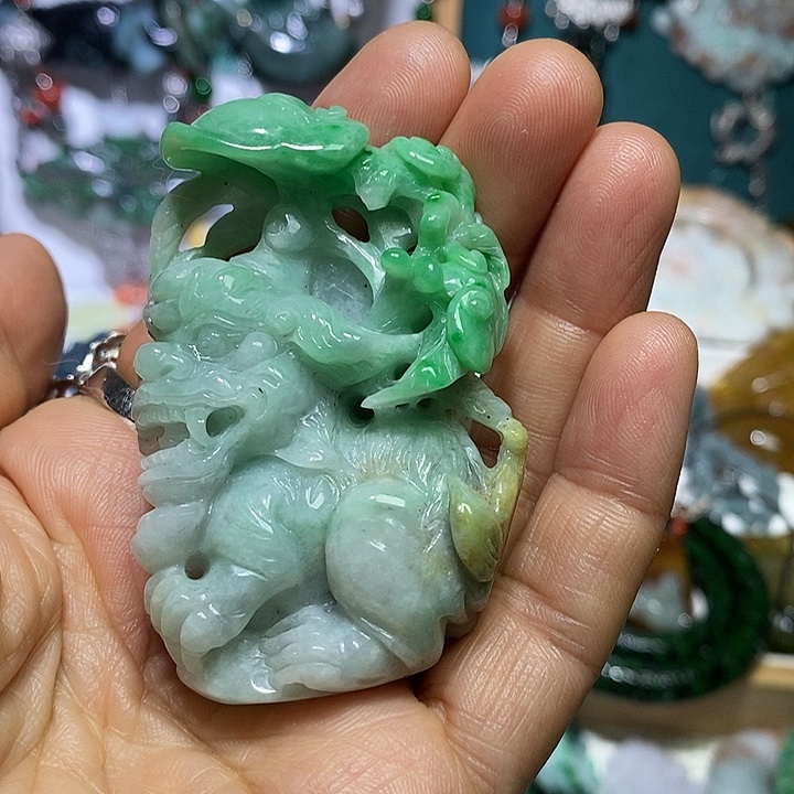 翡翠未镶嵌吊坠(赠链)