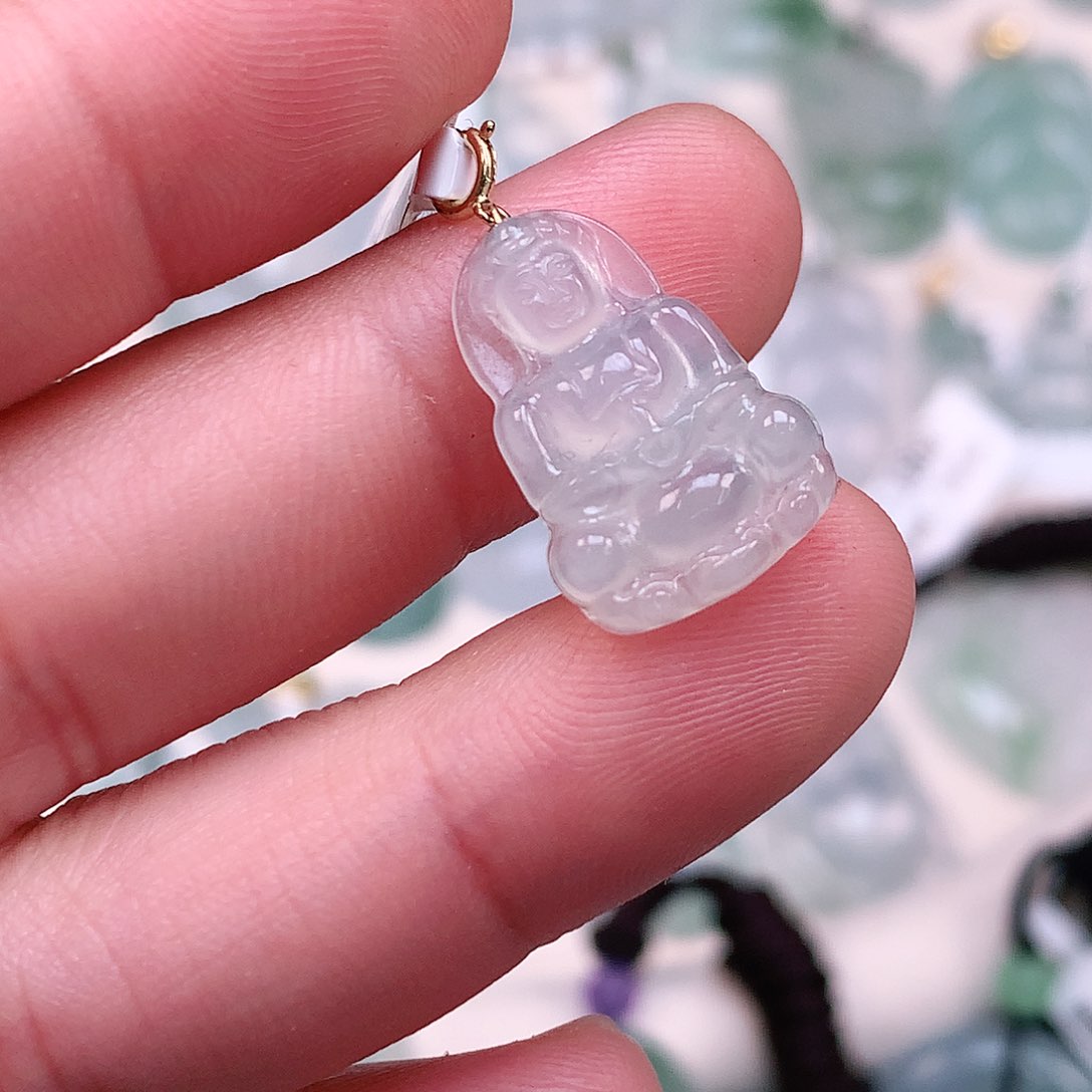 翡翠颈饰18K金镶嵌冰小观音高15 宽12.7厚3.9