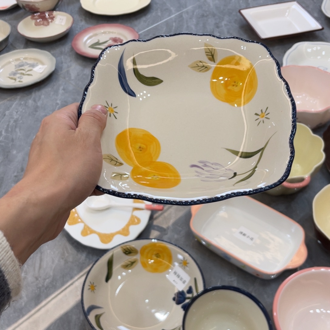 陶瓷微瑕餐具介意勿拍，满18飞！