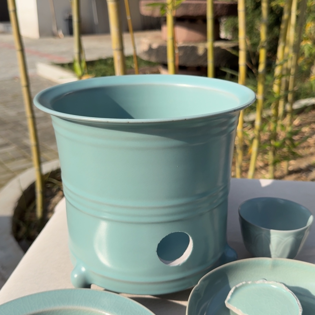 歆***享陶摆件天青釉三足碳炉