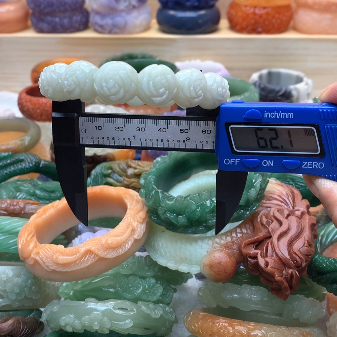 未镶嵌手镯石英质玉