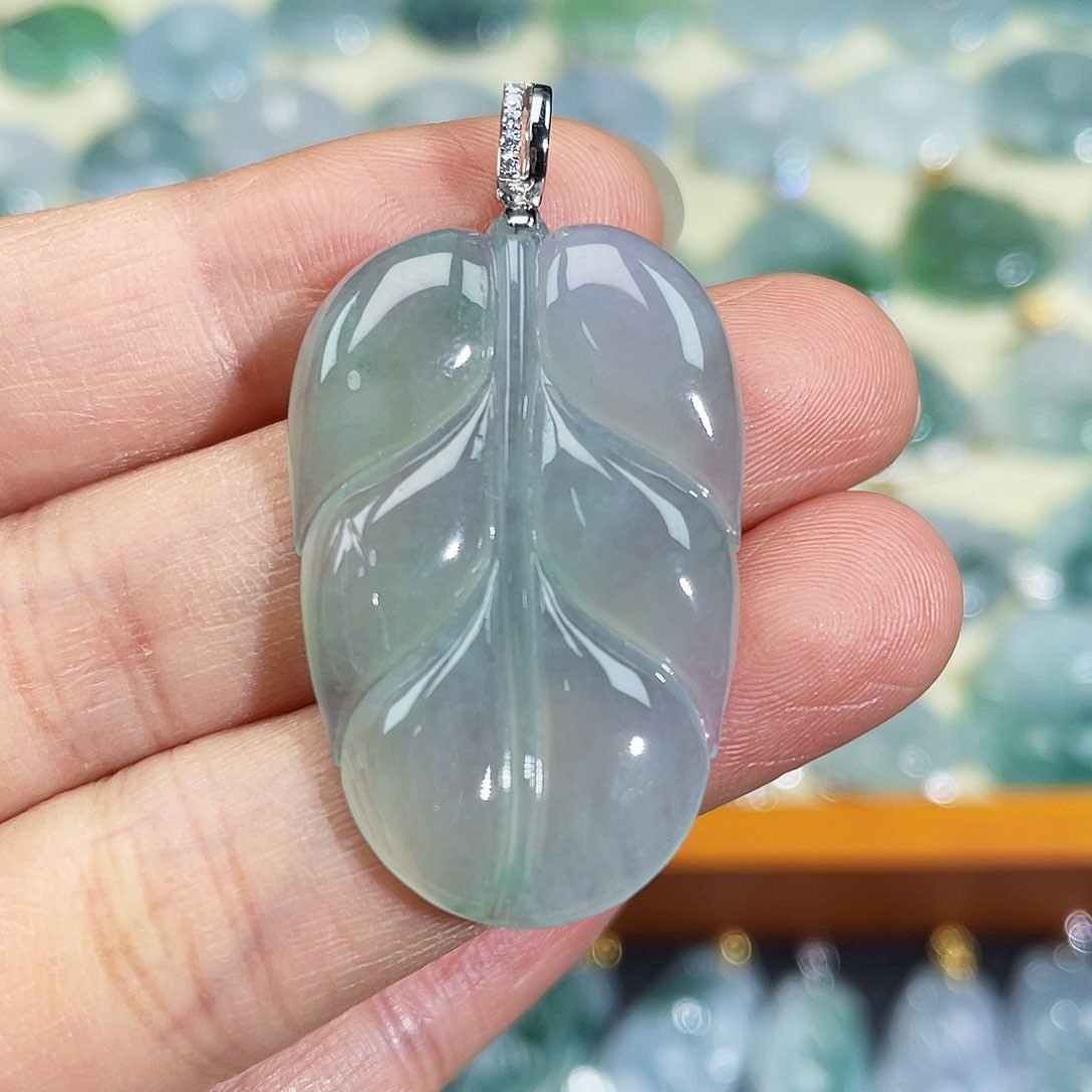 翡翠颈饰18K金镶嵌吊坠