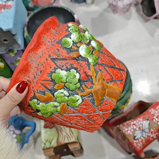 当场拍满15元发货不凑不发，花盆盆口不方不圆有针孔黑点是正常的