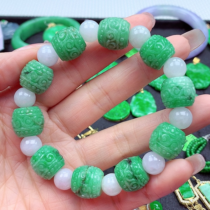 翡翠颈饰未镶嵌翡翠