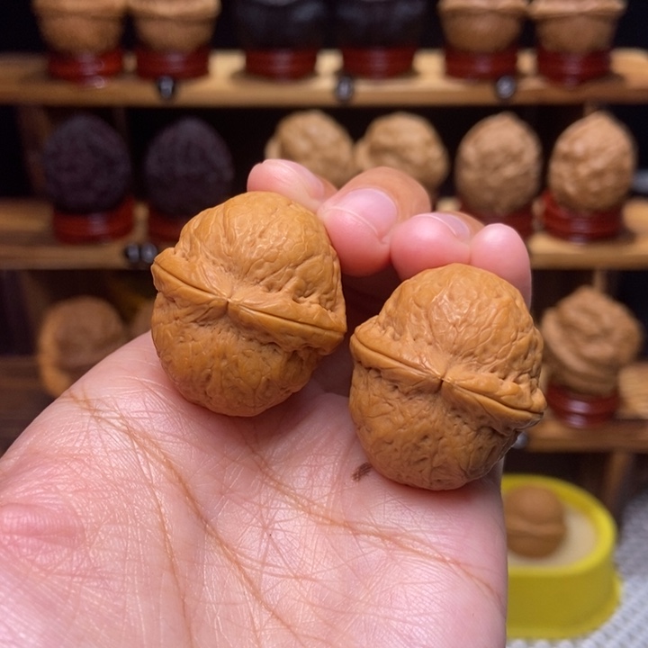 文玩核桃吊坠龙珠24