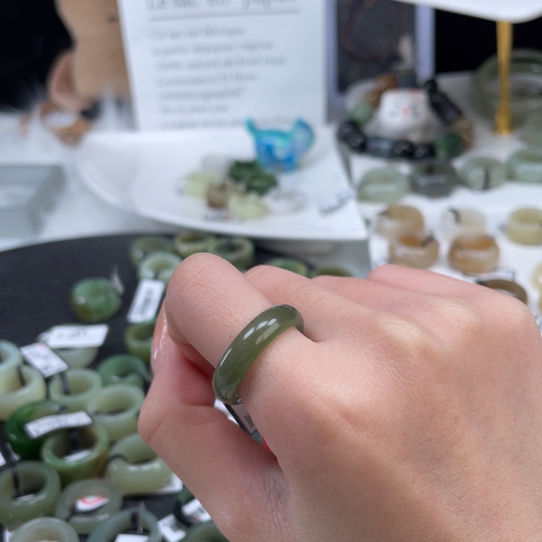 和田玉未镶嵌戒指o35湖水绿细条17.7