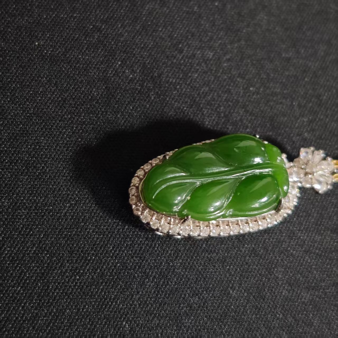 【小雅碧玉】和田玉碧玉叶子吊坠阳绿经典显贵百搭