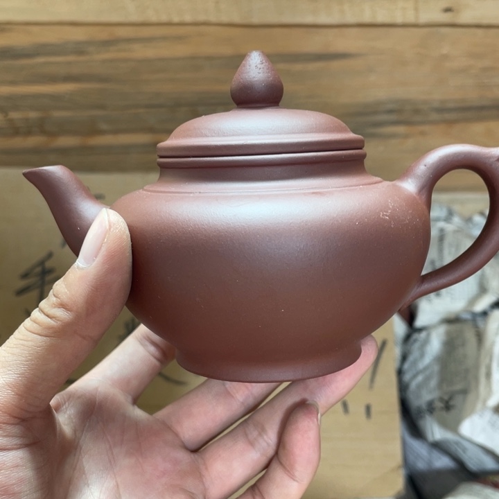 茶壶紫砂老厂紫砂壶一件。
