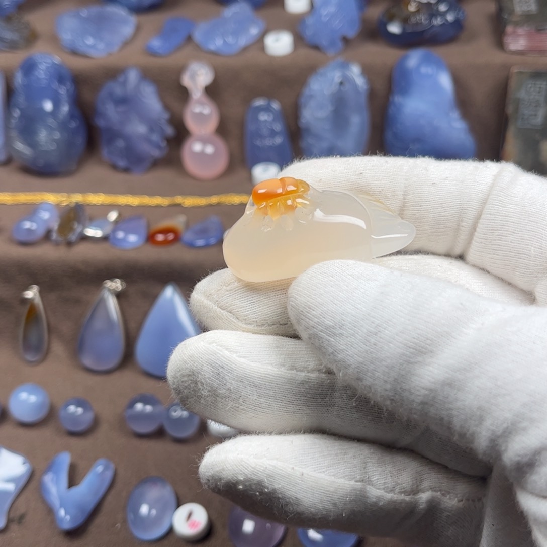 玛瑙吊坠未镶嵌知足常乐