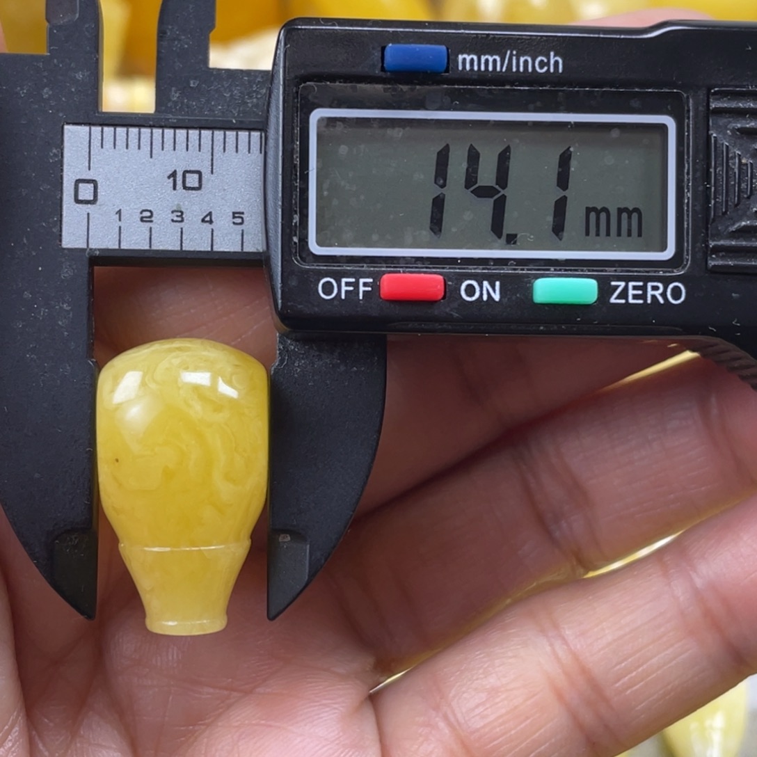 蜜蜡未镶嵌裸石22杂