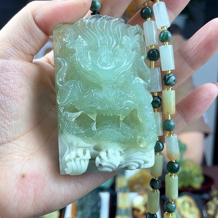 蛇纹石玉颈饰未镶嵌