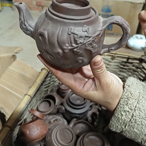 库存微瑕紫砂壶一个