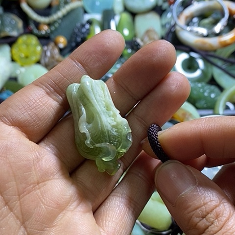 岫玉颈饰未镶嵌挂件