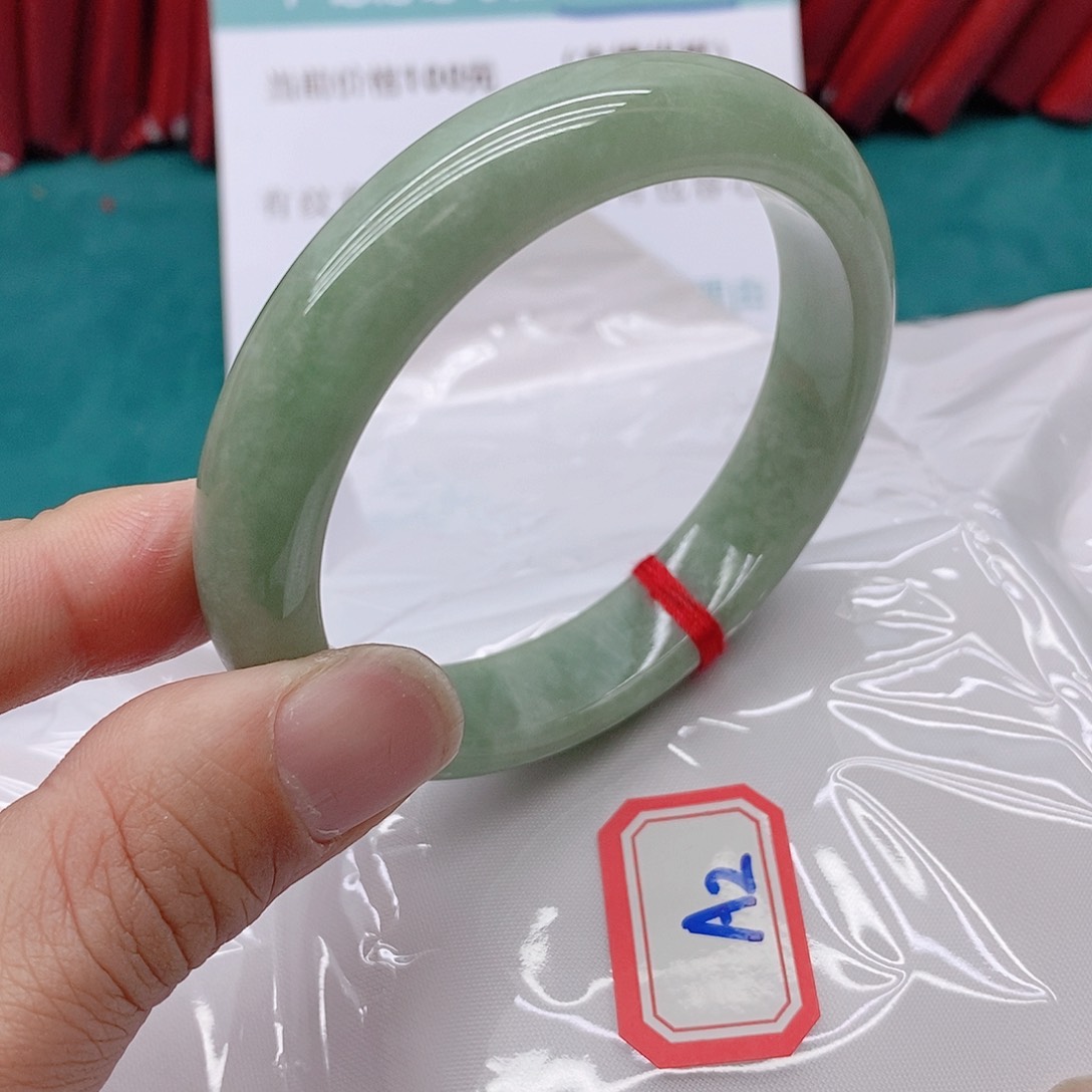 翡翠手镯未镶嵌平***姐A22222222222