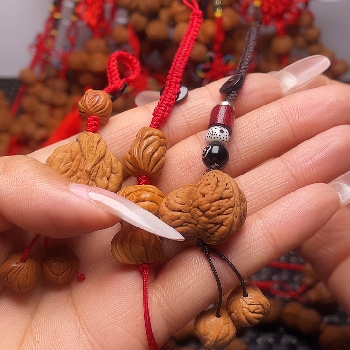 木质类龙纹桃枭挂件