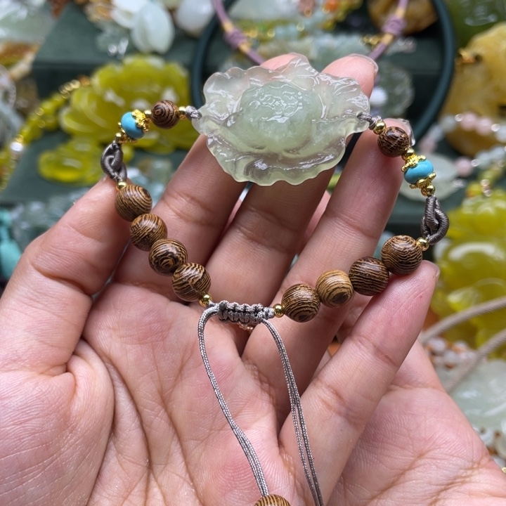 蛇纹石玉未镶嵌吊坠