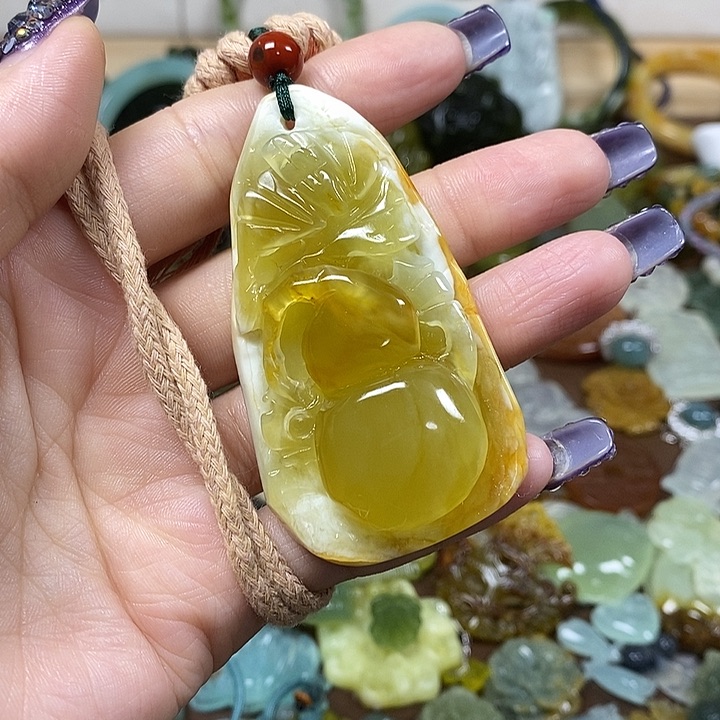 蛇纹石玉吊坠未镶嵌