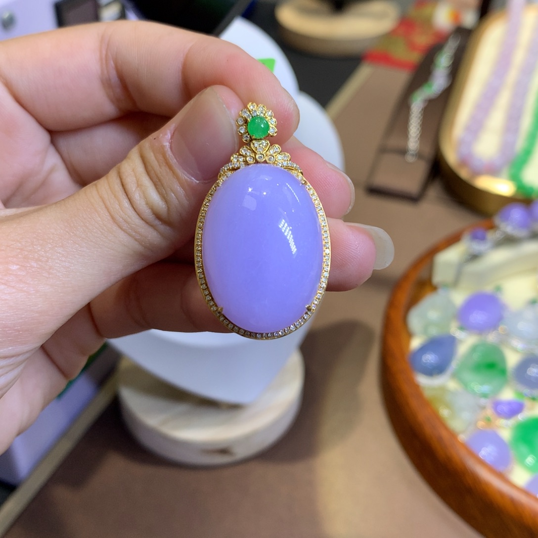 翡翠18K金镶嵌颈饰翡翠