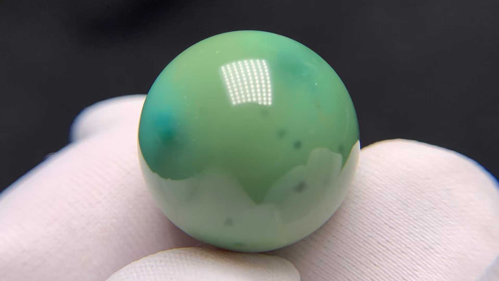 瓷釉级纯天然高瓷高绿特色水波纹绿松石圆珠，玻璃光泽，直径14.5mm