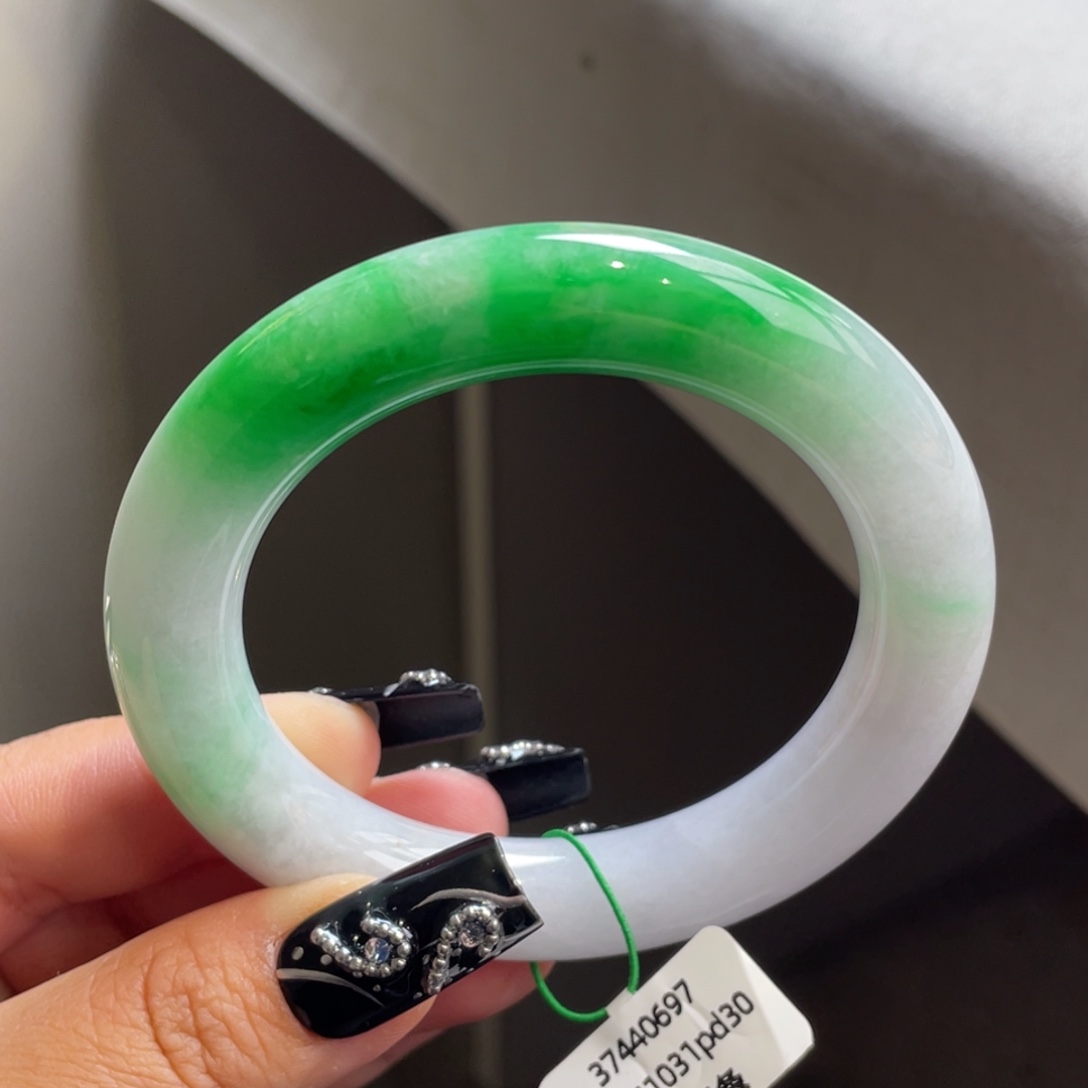 翡翠未镶嵌手镯【小万捡漏】白底青大胖条，有纹