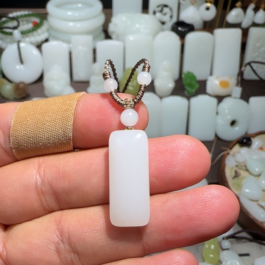 和田玉未镶嵌颈饰