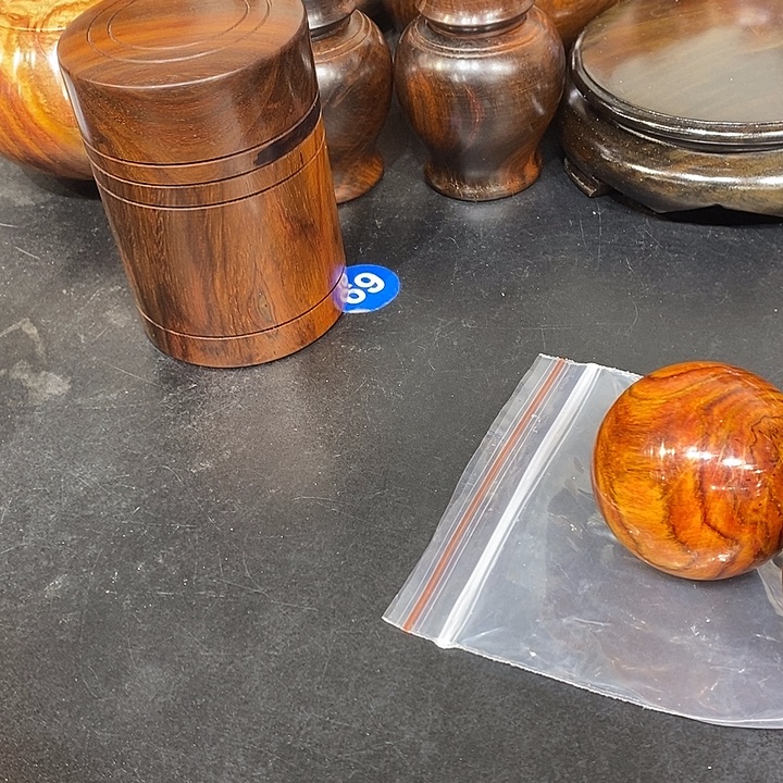 华***生黄花梨球一对漂亮的