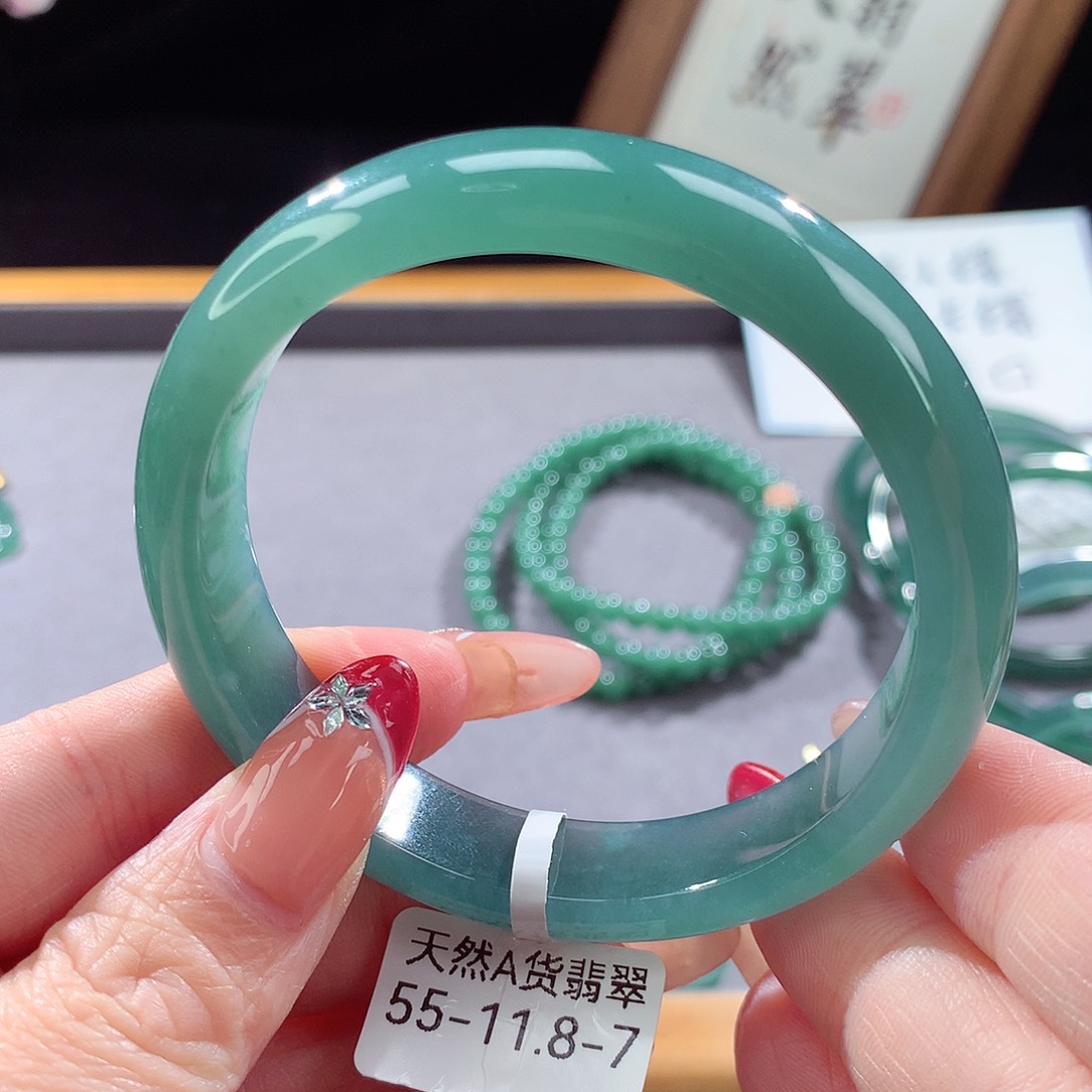 翡翠手镯（圆镯）未镶嵌