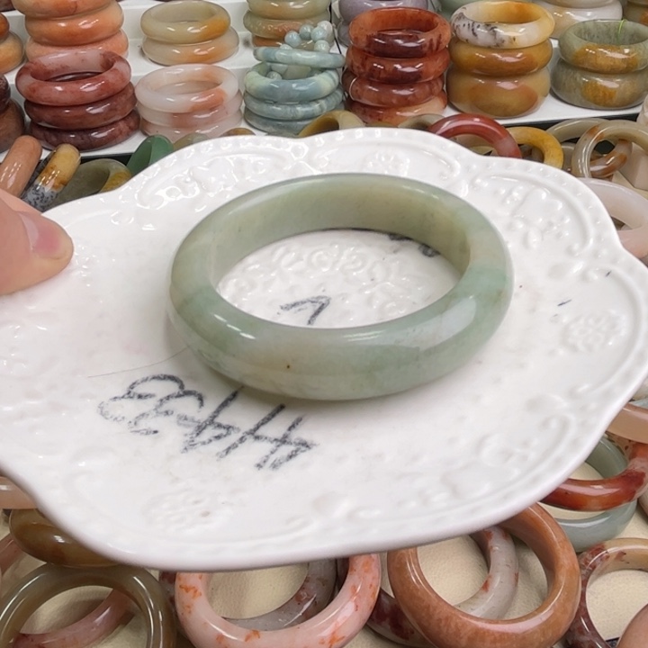 石英质玉手镯61圈口未镶嵌