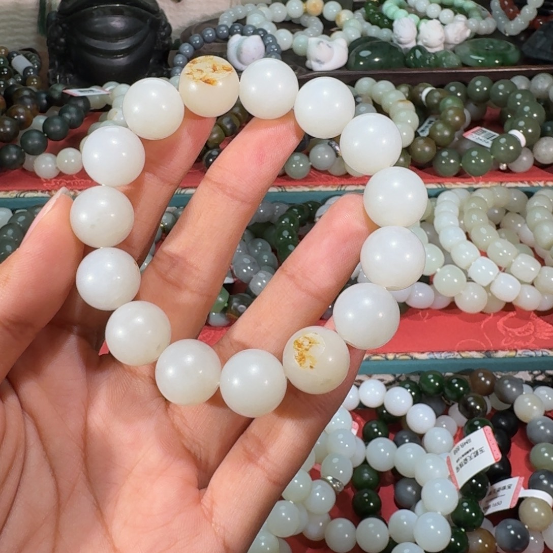 天***哥和田玉未镶嵌手链