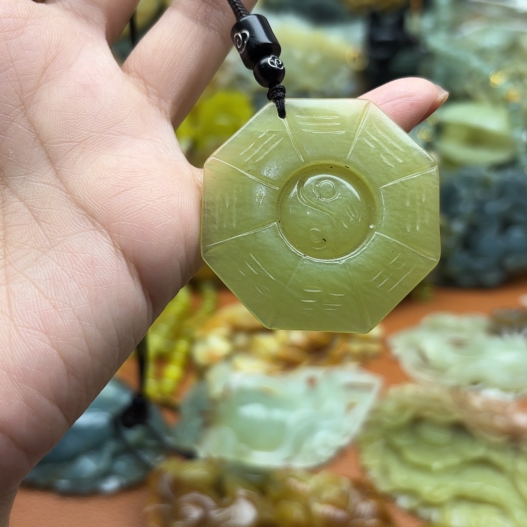 蛇纹石玉未镶嵌吊坠