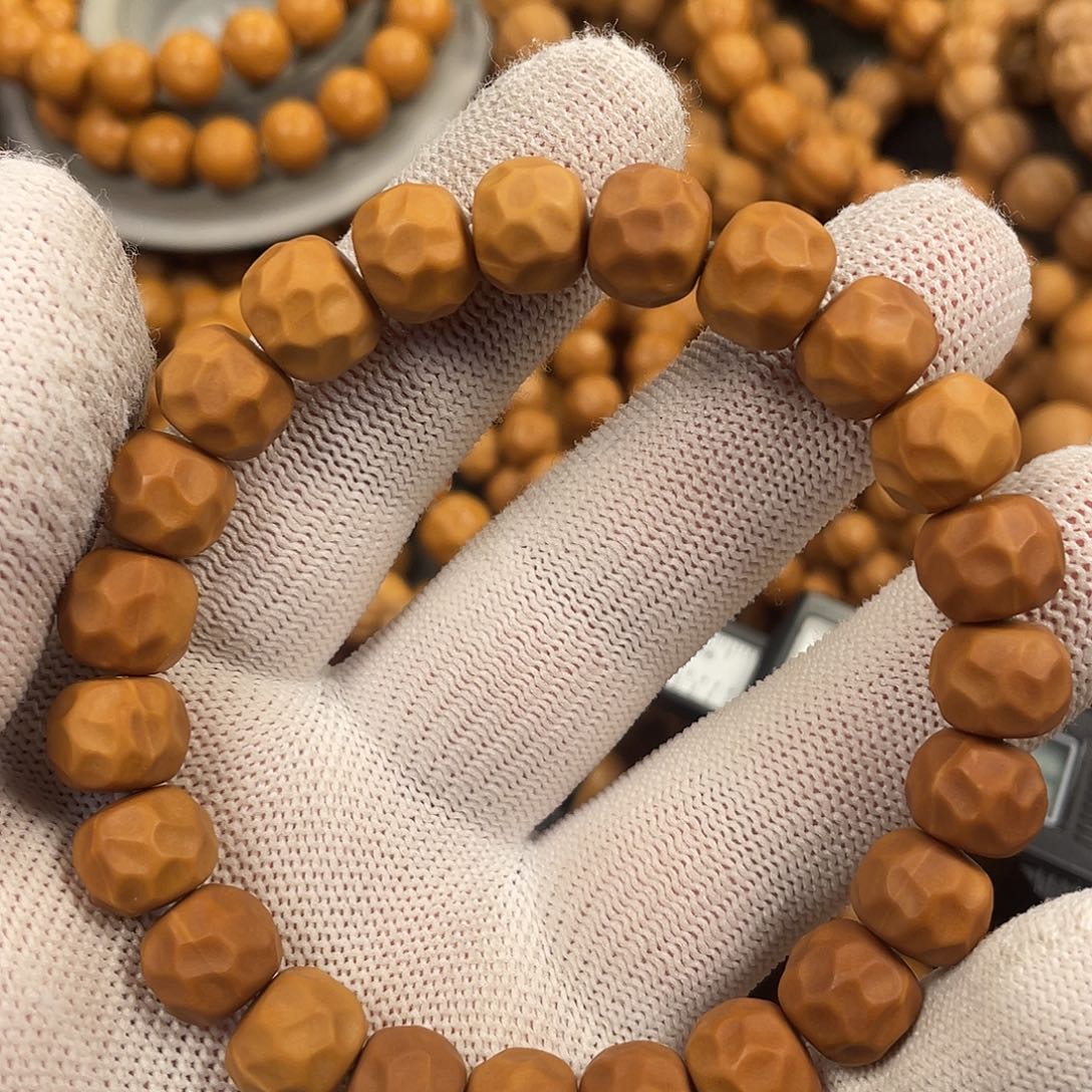 只***长核桃福利泛油奶酪手串 