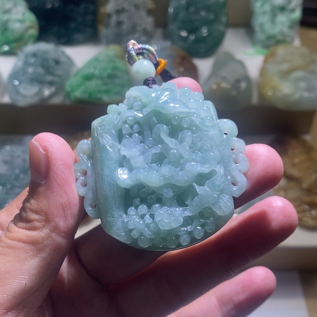 【闪购商品】翡翠颈饰未镶嵌喜上眉梢