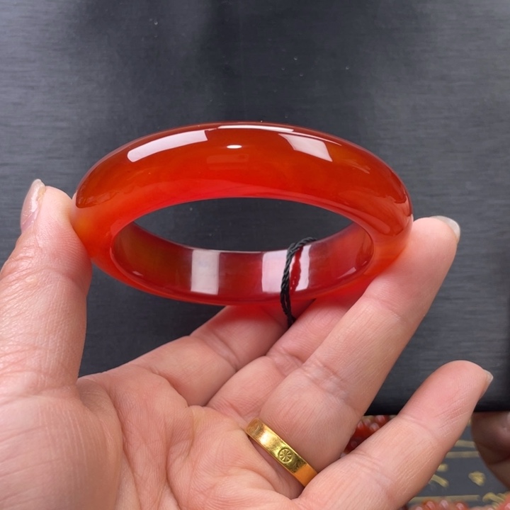 玛瑙/玉髓未镶嵌手镯56.3