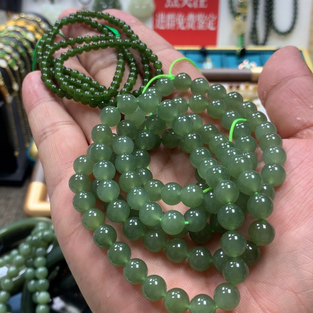 和田玉颈饰未镶嵌阳****地湖水绿卡8，碧玉卡4另送