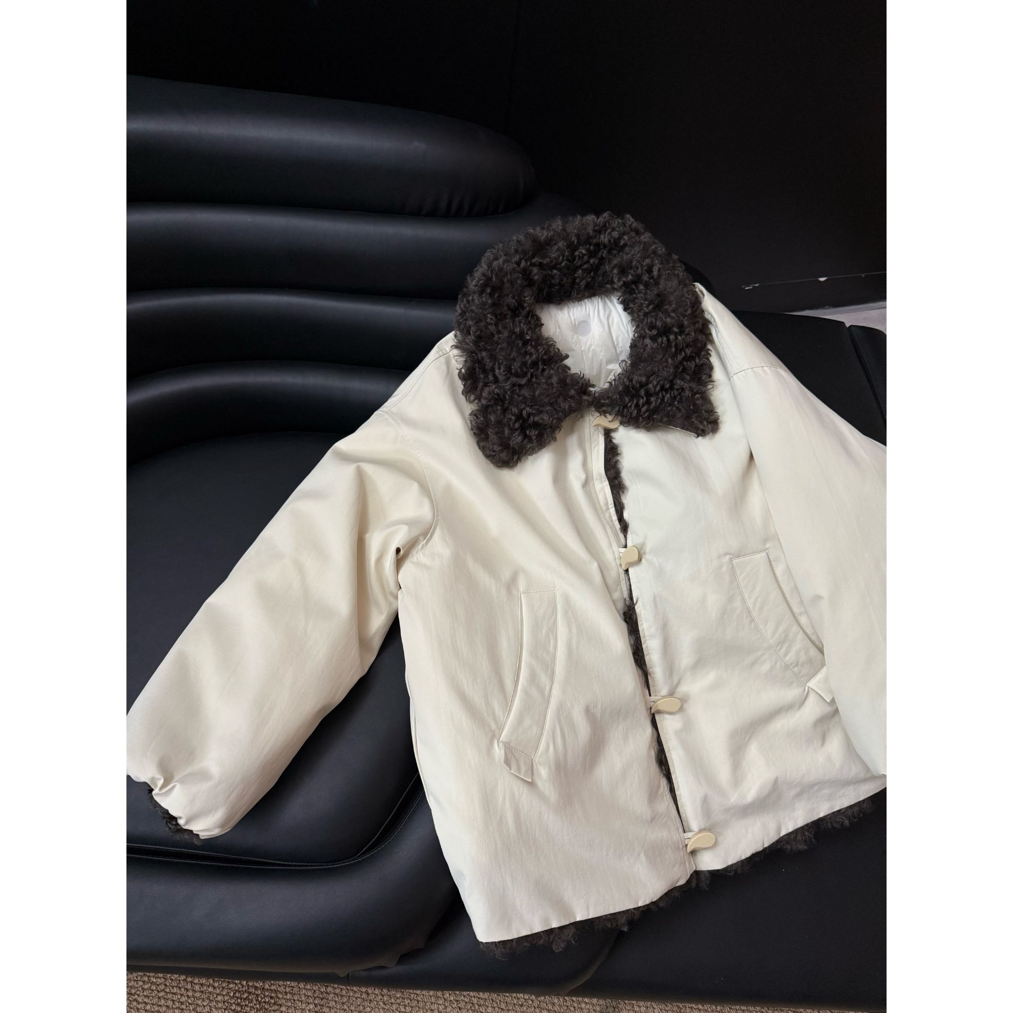 2025冬款新品【设计师款  翻领水滴扣派克服白鸭绒羽绒服】