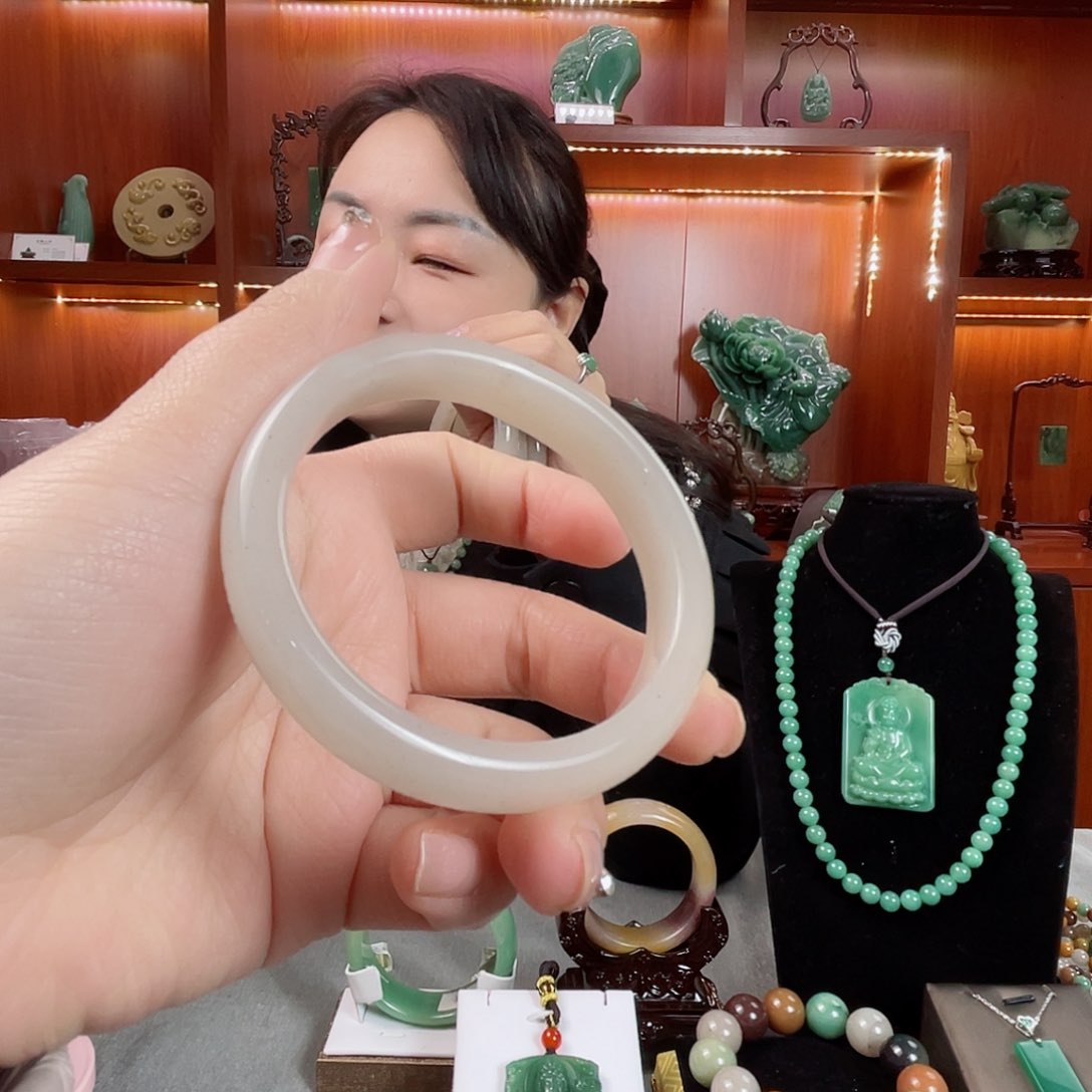 密玉（石英质玉）颈饰未镶嵌52