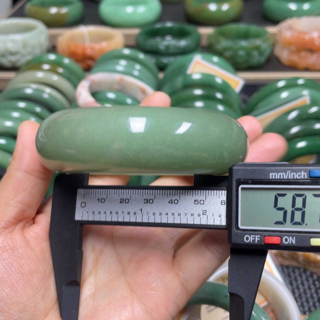 石英质玉未镶嵌手镯