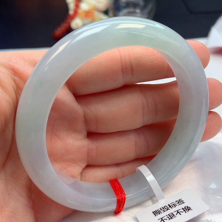 翡翠手镯未镶嵌60圈