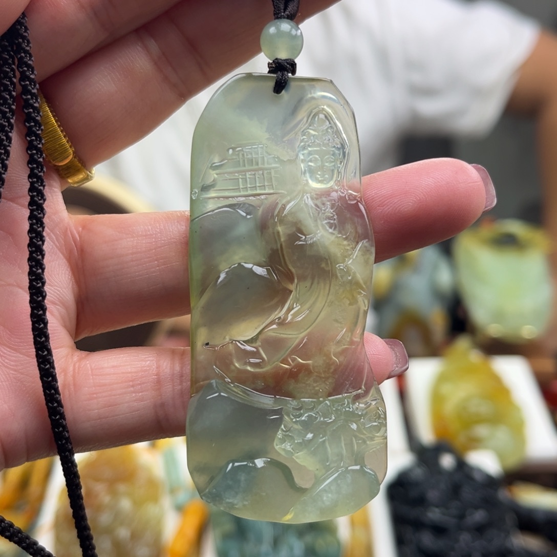 岫玉未镶嵌颈饰挂件