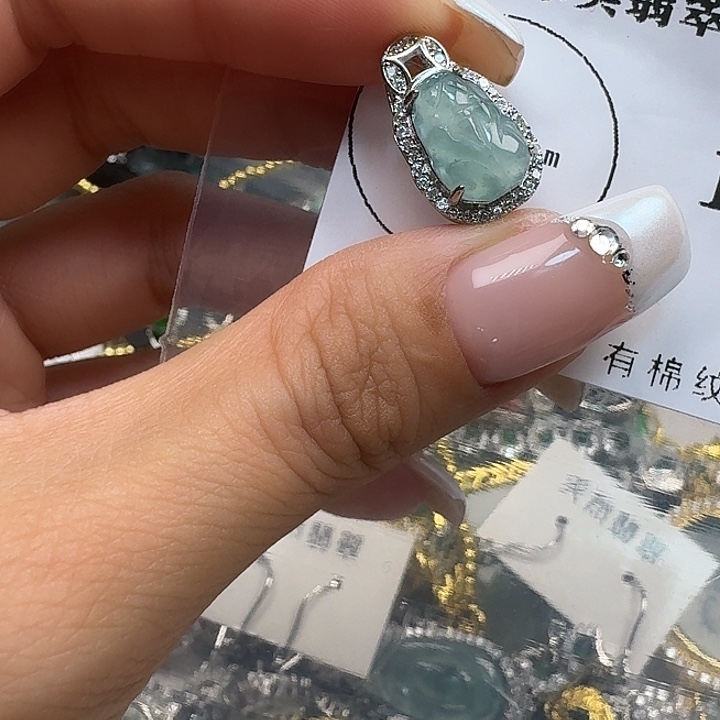 翡翠颈饰未镶嵌翡翠