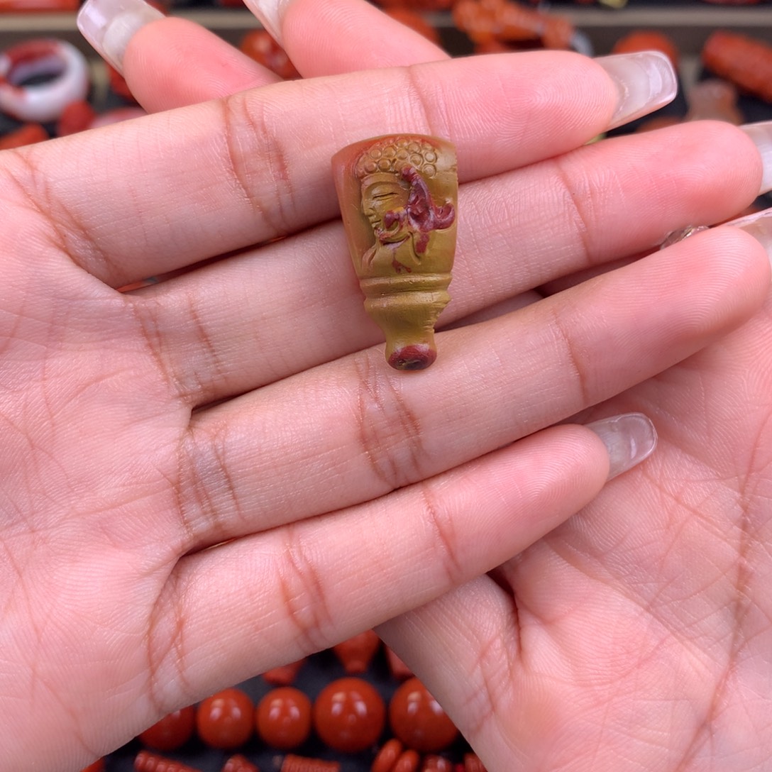 南红玛瑙未镶嵌包浆三通14