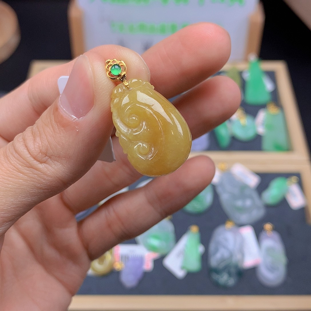 翡翠颈饰18K金镶嵌翡翠