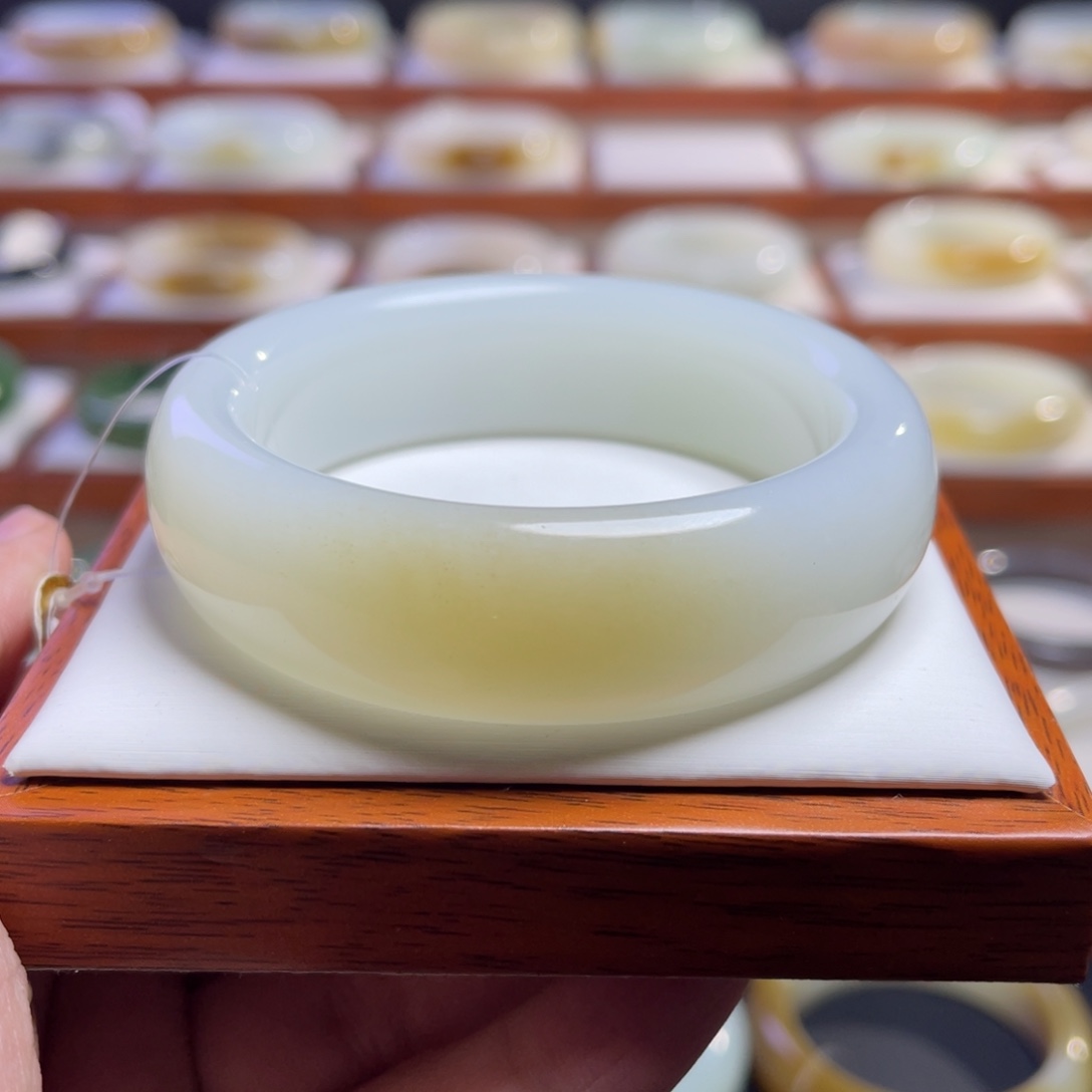 【闪购商品】和田玉手镯未镶嵌